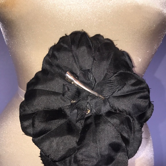 Large Flower Pin - Picture 2 of 2